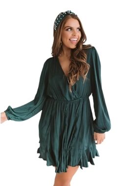Impressions Dress Silky Feel Satin Crossover Front Emerald Green Size M